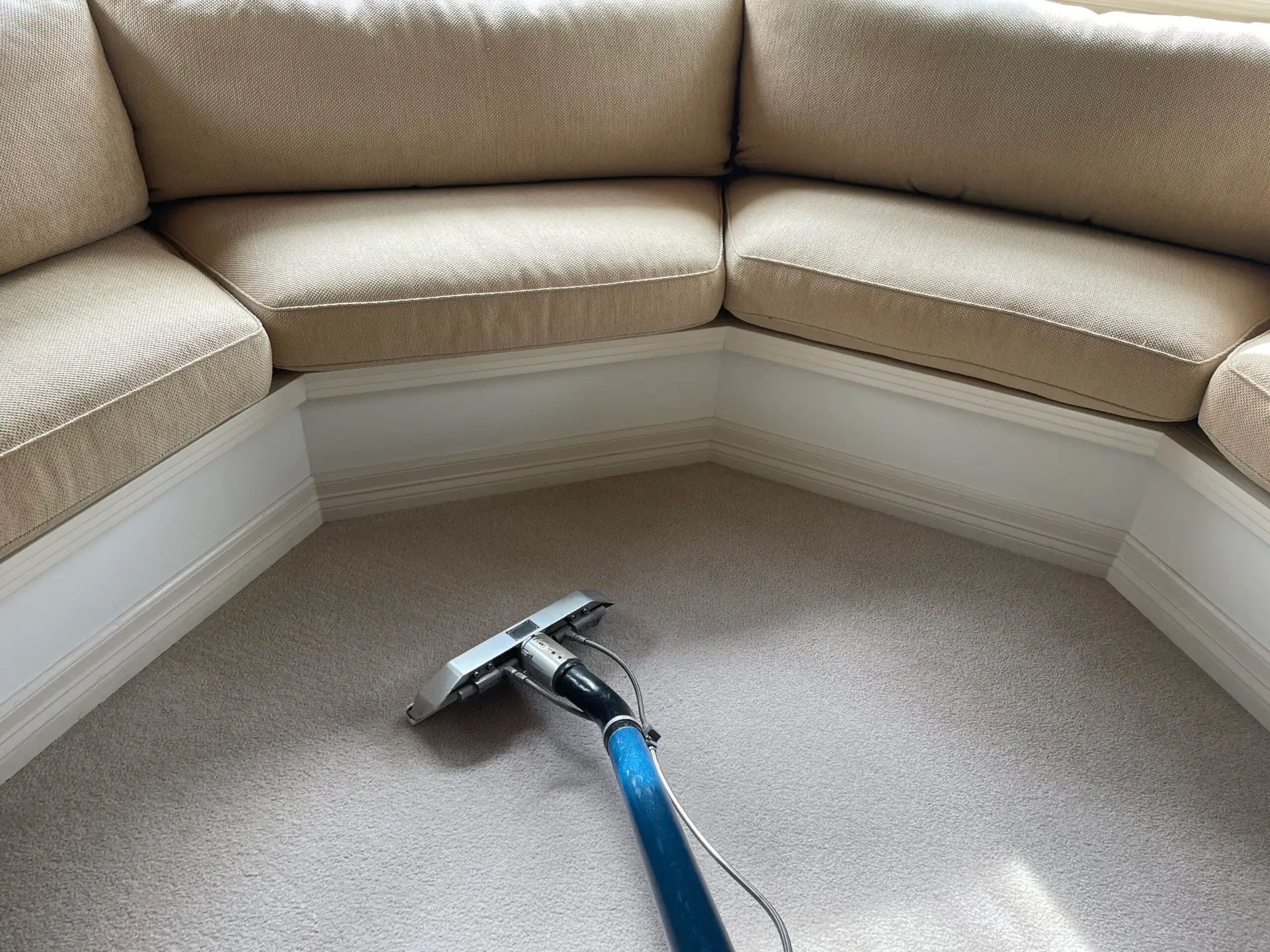 Dallas carpet cleaning under furniture with swivel wand