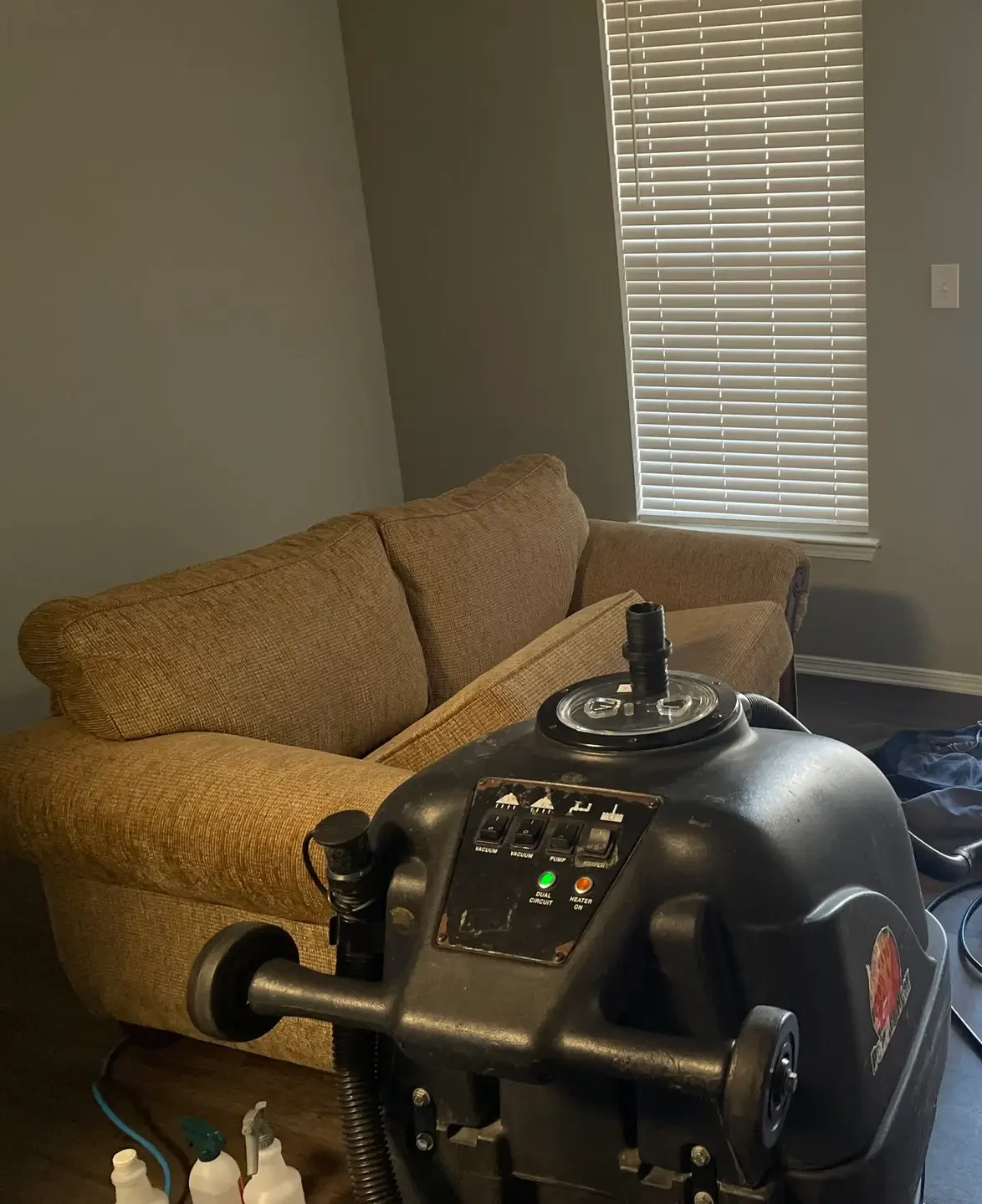 Loveseat cleaning — pretreat and extraction