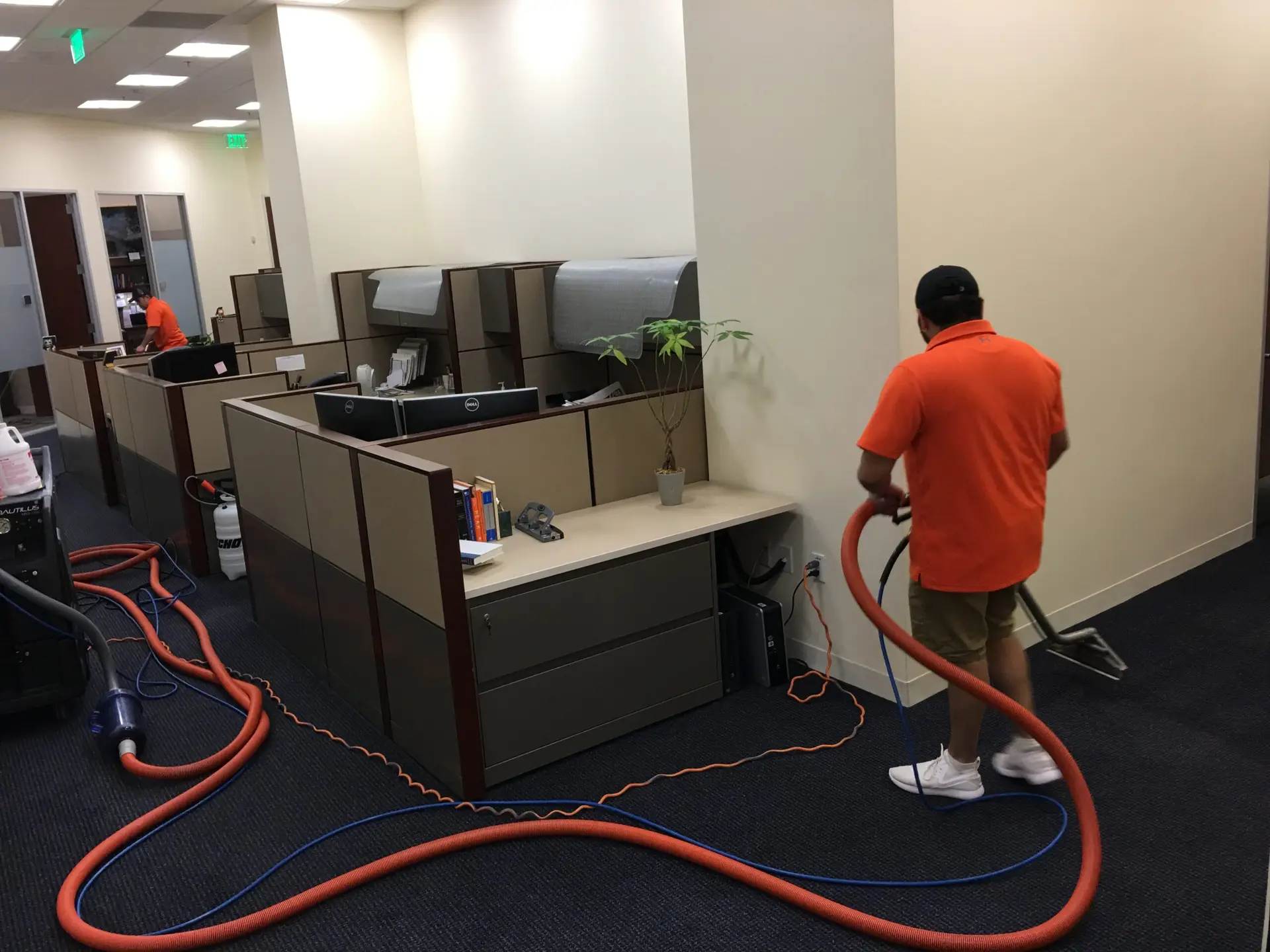 Commercial carpet hot water extraction